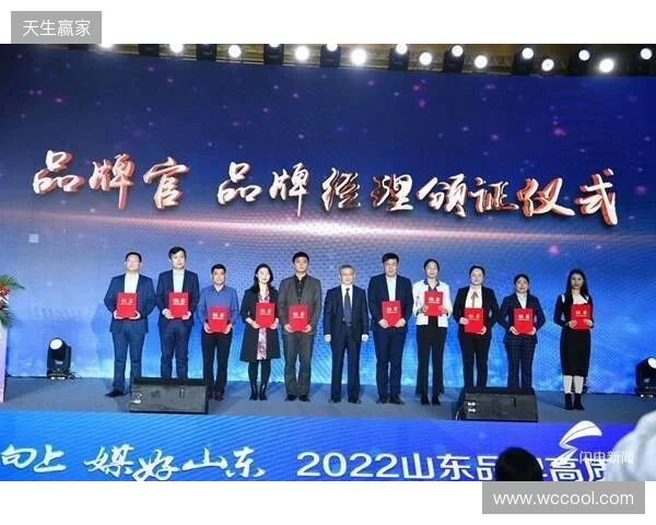 曼联vs水晶宫：谢什科、梅努首发，姆伯莫、卡塞米罗出战