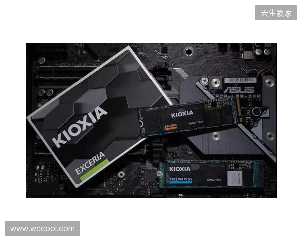 法兰克福内讧:球员场上互喷,并质疑主帅为何领先还要狂攻 法兰克福内讧:球员场上互喷,并质疑主帅为何领先还要狂攻