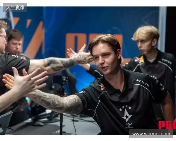 飞踹座椅染红!玉昆官方:门将教练米克尔造成恶劣影响,罚款2万 飞踹座椅染红!玉昆官方:门将教练米克尔造成恶劣影响,罚款2万